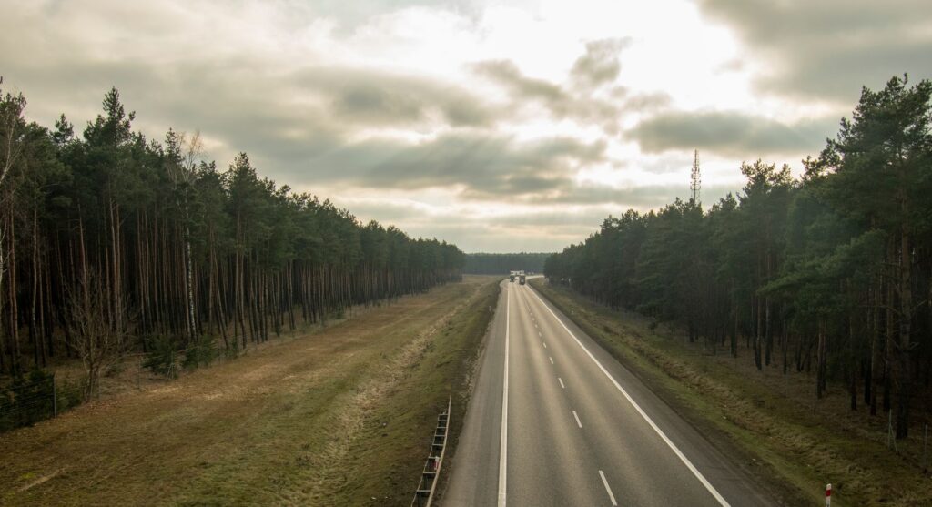 Czy droga ekspresowa S8 jest płatna? Zasady dla aut osobowych i system e-TOLL dla ciężarówek